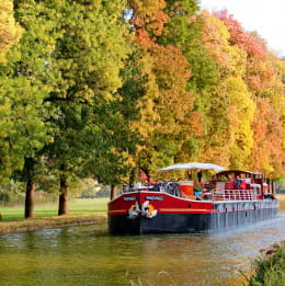 Péniche dans la vallée de l'Ouche