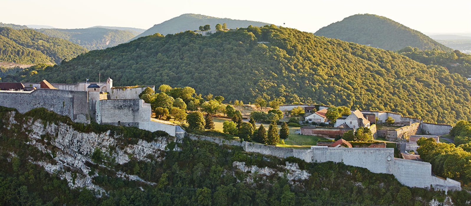 Ville de Besançon : vue sur la Citadelle depuis Bregille