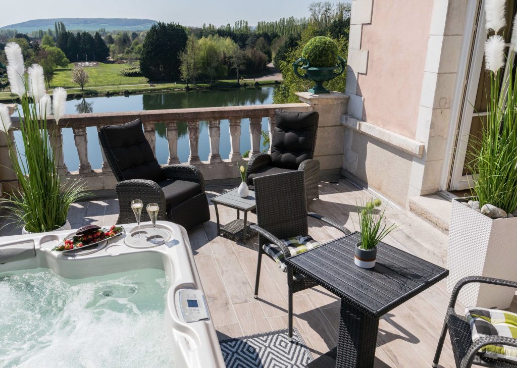 La Côte Saint Jacques et Spa.