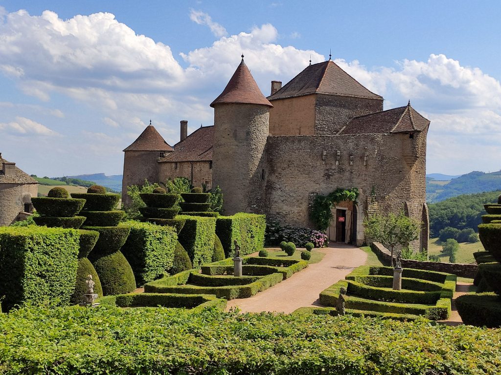 Château médiéval de Berzé-le-Châtel