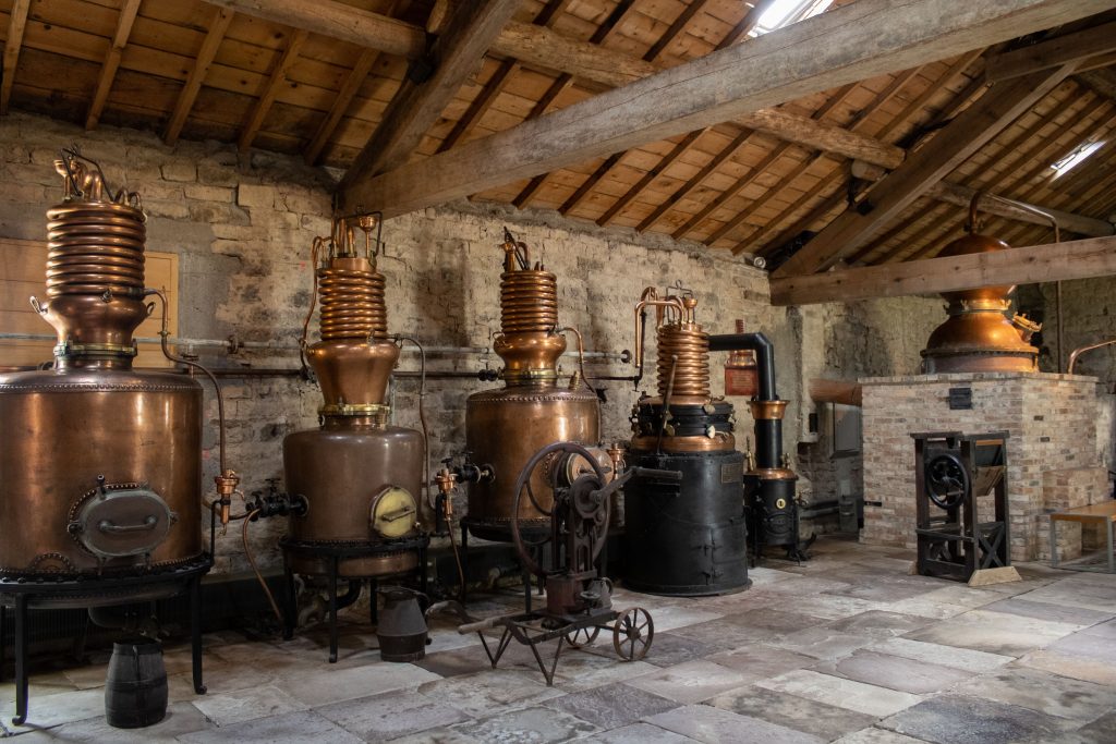 Ecomusée du Pays de la Cerise : salle des alambics