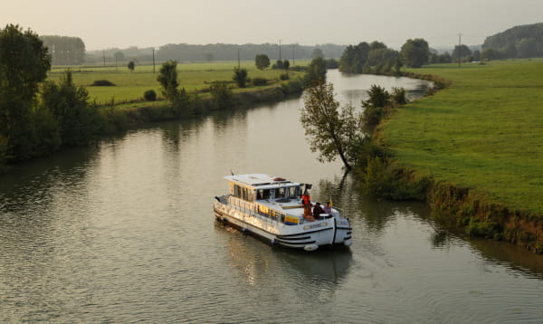 Tourisme fluvial # Promenade en bateau sur la Saône