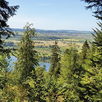 Le sentier de la croix de la bèche - LA RIVIERE-DRUGEON
