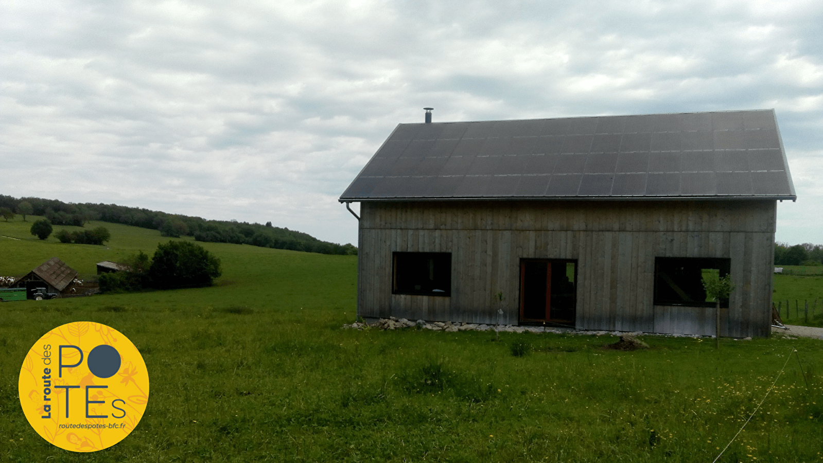 Une centrale photovoltaïque citoyenne sur un bâtiment exemplaire abritant une activité artisanale