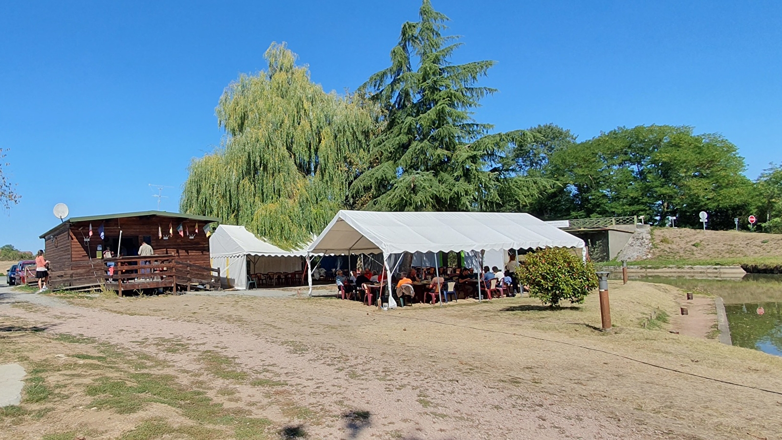 La Halte nautique de Fleury et son restaurant