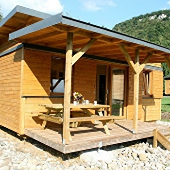 Chalets du camping du Domaine d'Aucroix - BAUME-LES-DAMES