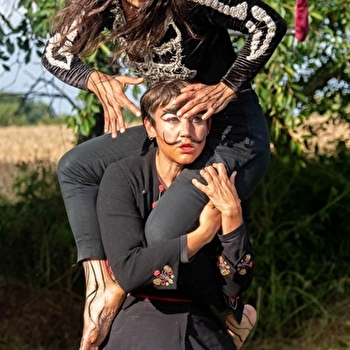 Étoffer la Nuit – Rêverie acrobatique et sonore - Collectif Aurita. - SAINT-FARGEAU
