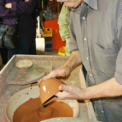 Atelier de poterie traditionnelle de Boult