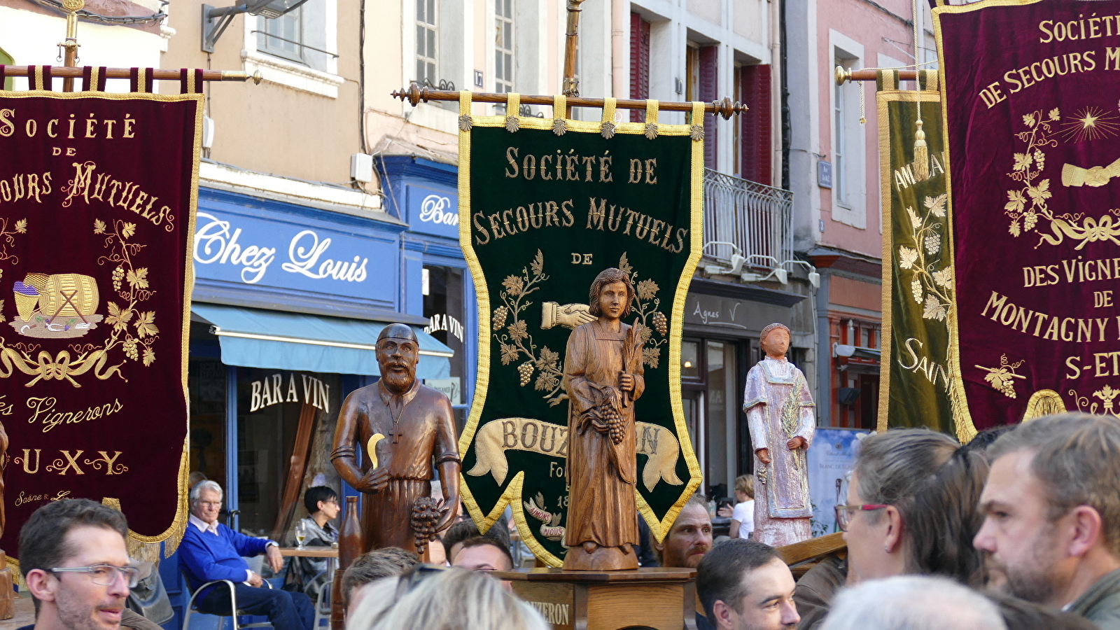 Défilé des confréries, messe solennelle et intronisations