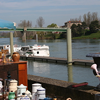 Puces des Quais - TOURNUS