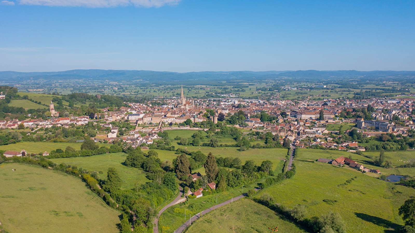 Autun Visite découverte de l'histoire extraordinaire et des anecdotes suprenantes - Claude Chermain 