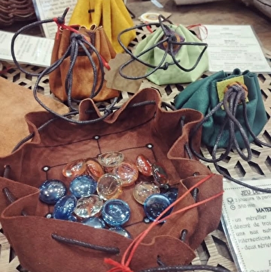 Atelier fabrication de jeu en cuir
