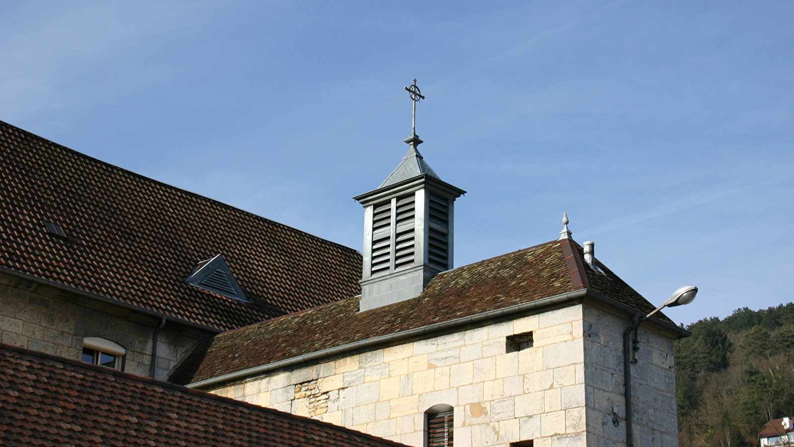 Hôpital Sainte-Croix et son apothicairerie