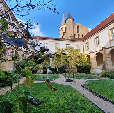 Cloître de la Basilique - Ancien prieuré Notre-Dame