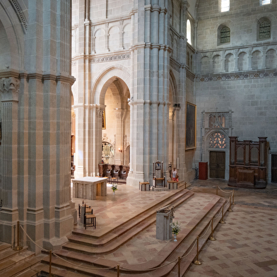 La grande visite de la cathédrale Saint-Lazare, intérieurs et extérieurs