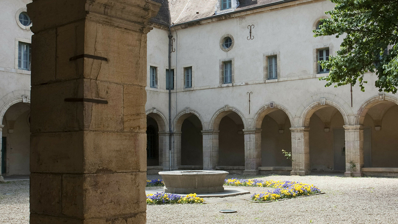 Monastère des Bernardines (Musée de la Vie bourguignonne Perrin de Puycousin)