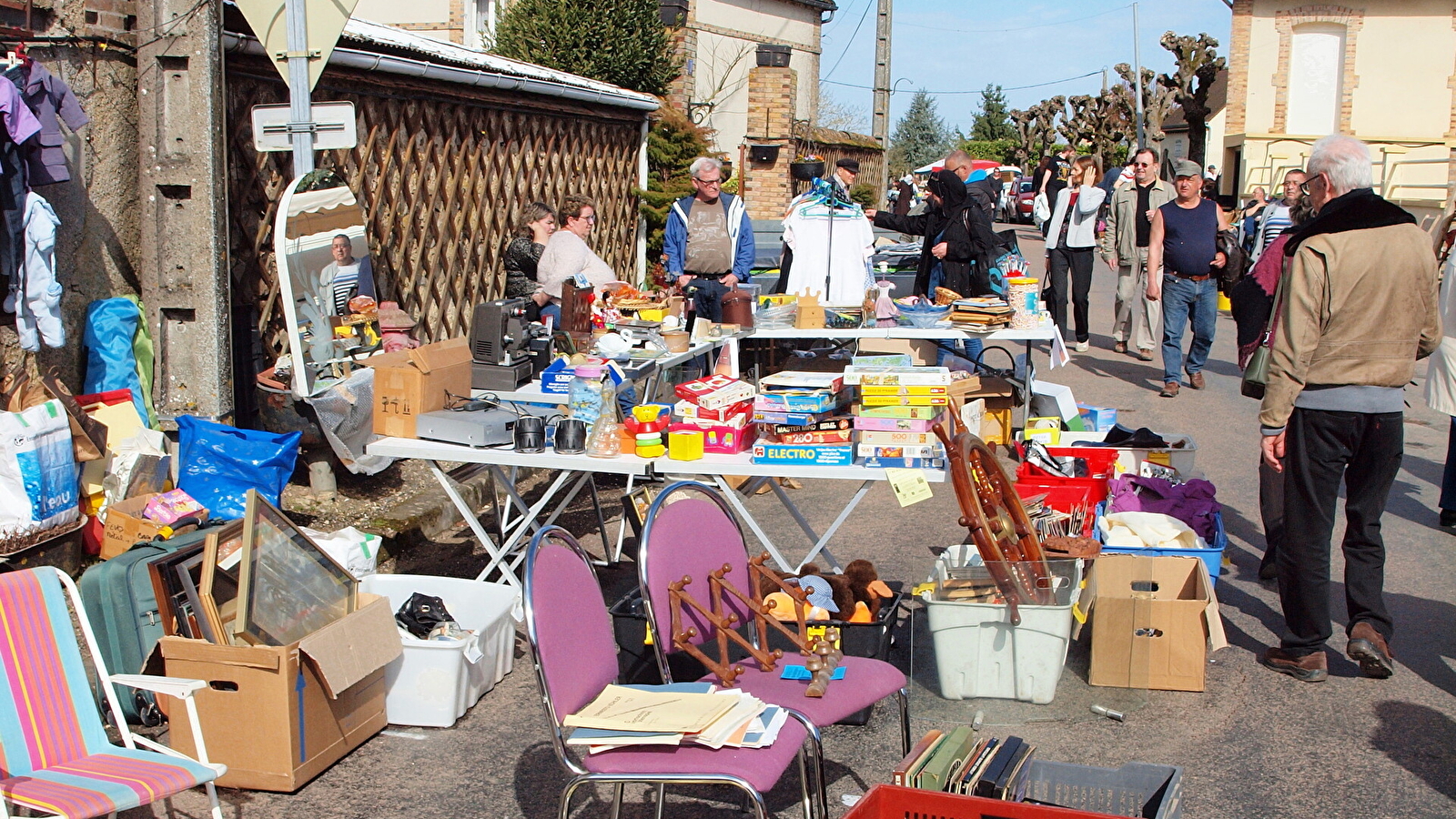 Vide-greniers à Fresne st Mamès