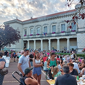 Marché d'été nocturne à Gy - GY