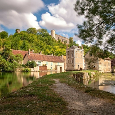 Le tour du château fort...sans le quitter des yeux