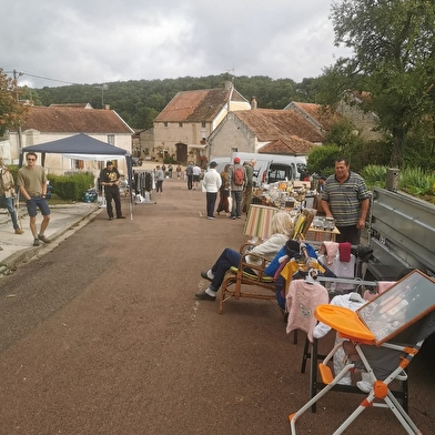Vide grenier et marché artisanal