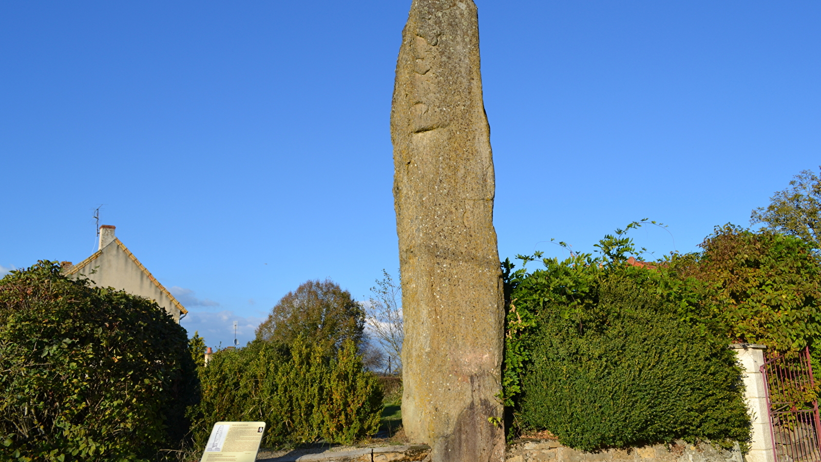 Menhir dit la 'Pierre-aux-Fées'