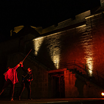 Château de Joux - « Prisonniers des Caraïbes », spectacle nocturne - LA CLUSE-ET-MIJOUX