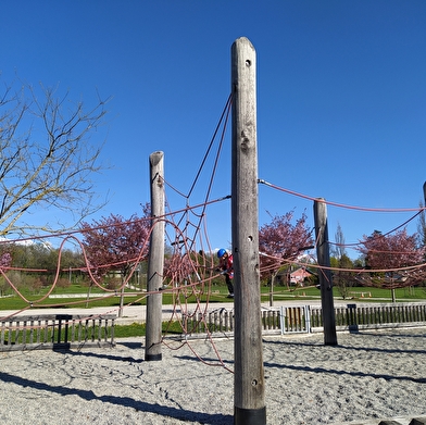 Allée et parc de la Tire