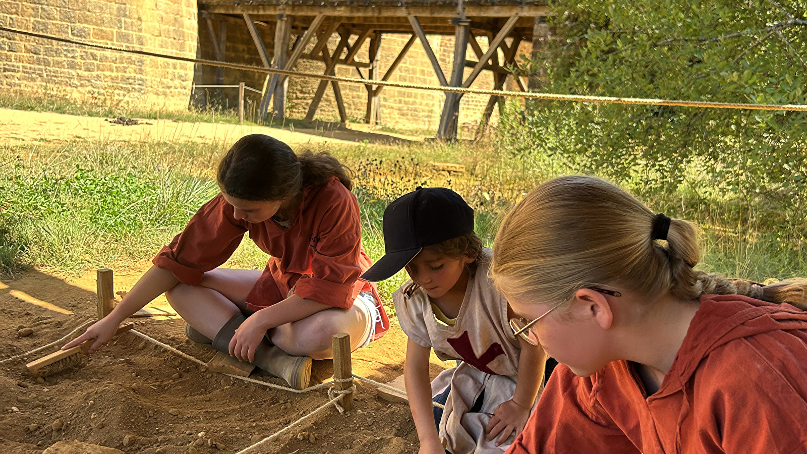Atelier archéologie à Guédelon