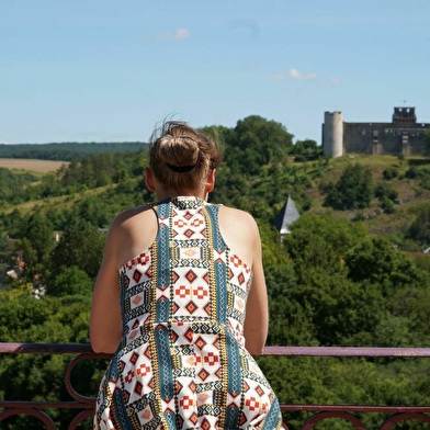 Le tour du château fort...sans le quitter des yeux