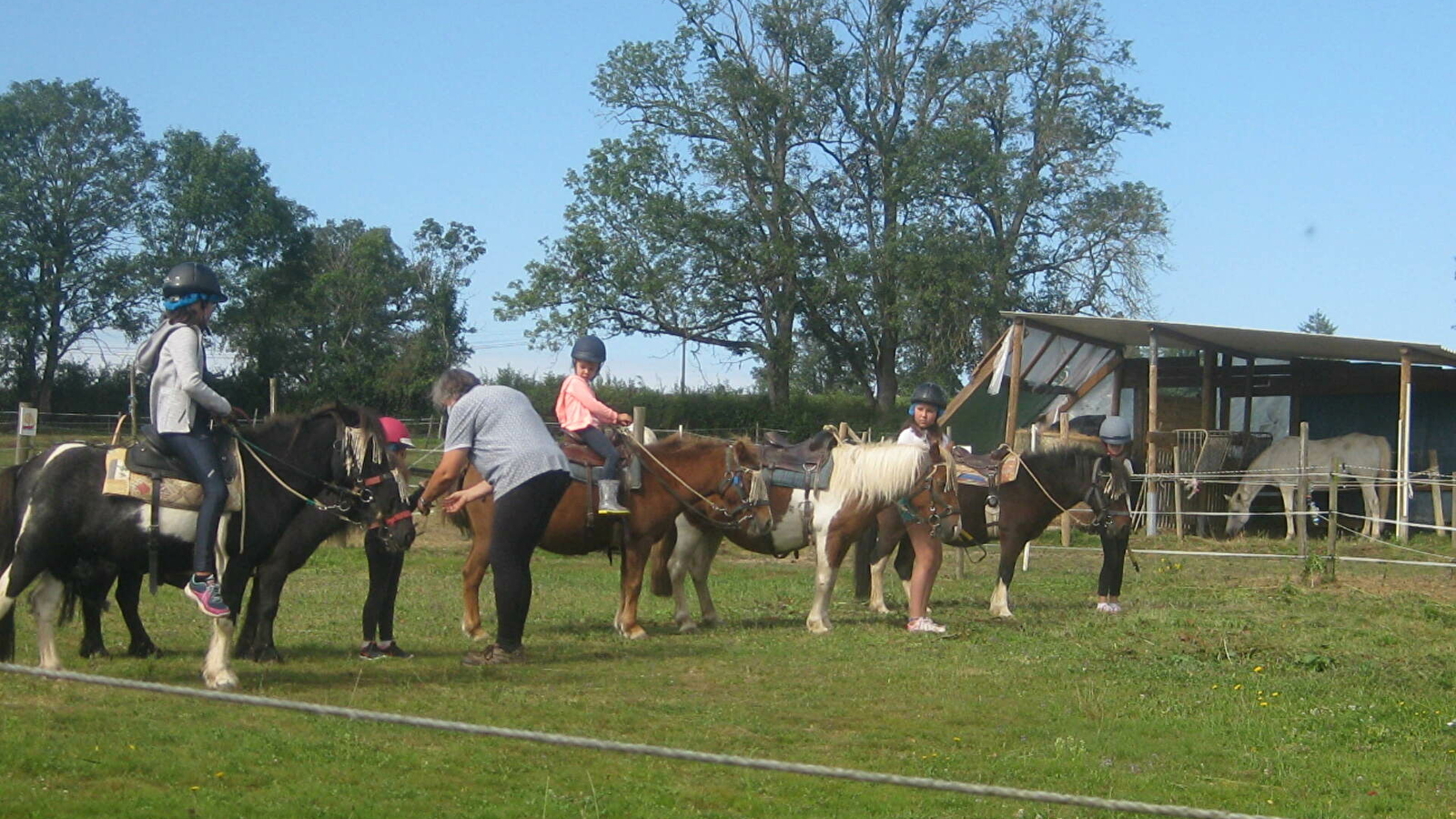 Découverte et promenade à poney
