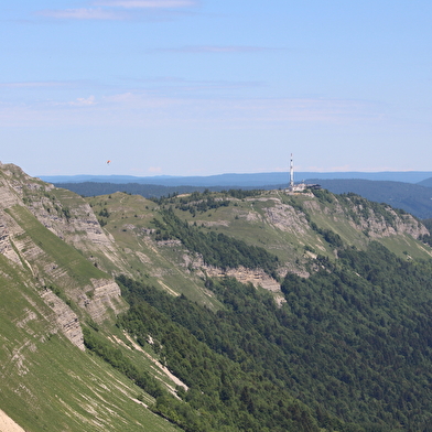 Randonnée itinérante : Mijoux - Confort par la Haute Chaîne du Jura