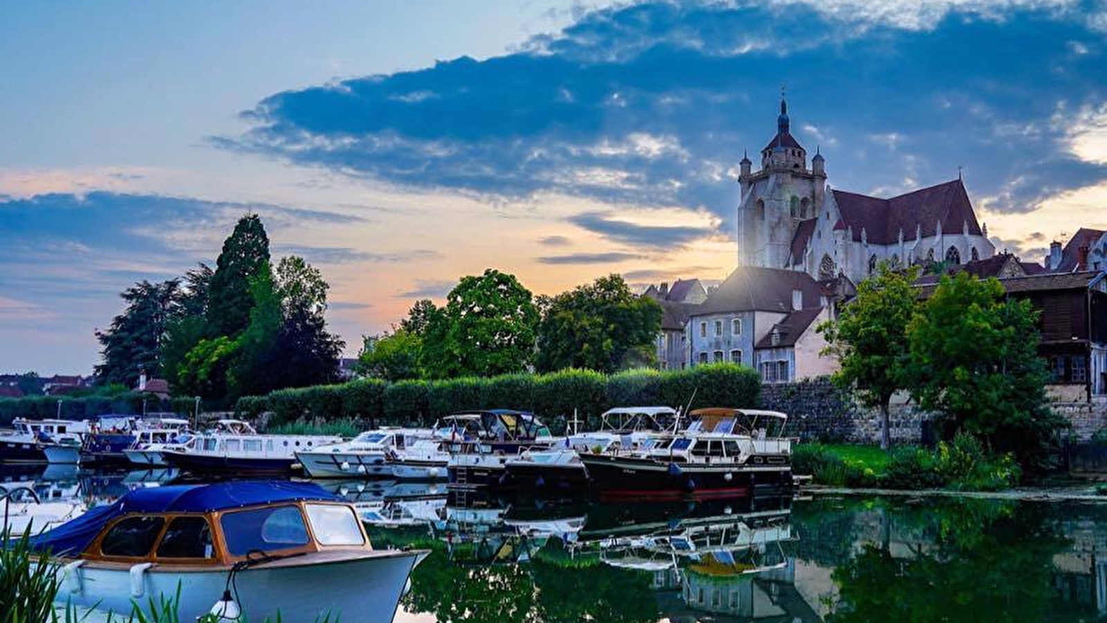 Location de bateaux électriques : Une Belle Aventure