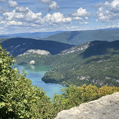 Pic et vestiges du château d'Oliferne