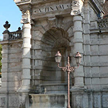 Fontaine de la place Jean Cornet - BESANCON
