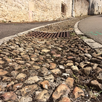 Gy, cité des Archevêques, au fil des rues