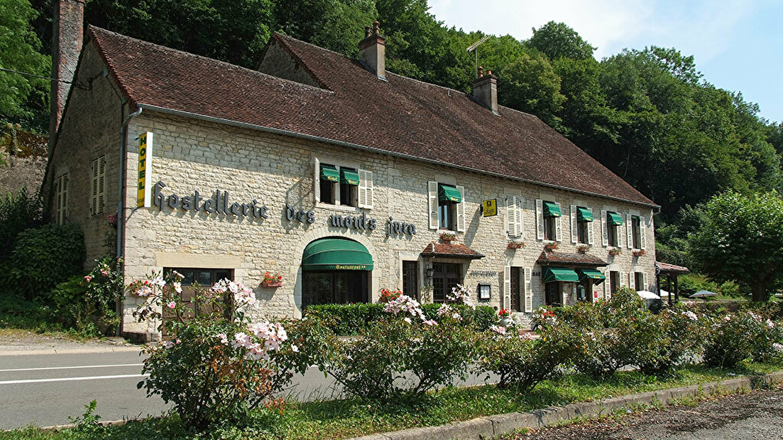  Hostellerie des Monts Jura