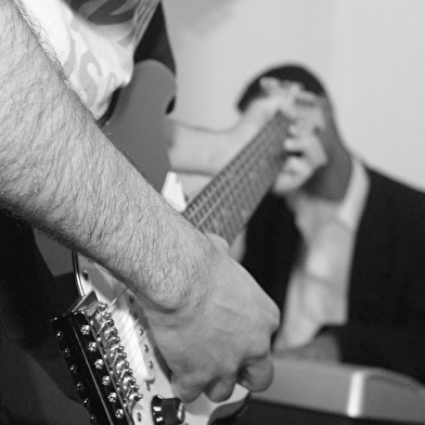 Cours de guitare et basse électrique, éveil musical, ateliers et stages Jazz et Musiques Actuelles