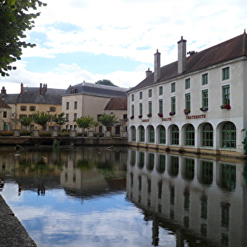 Ancien lavoir et  tribunal de Laignes - LAIGNES