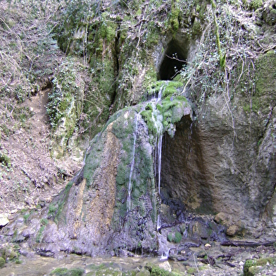 Cascade du Gour de Conche et Roche Tuffiere