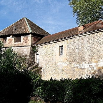 Tour à tour : Circuit - Tours bastionnées - BESANCON