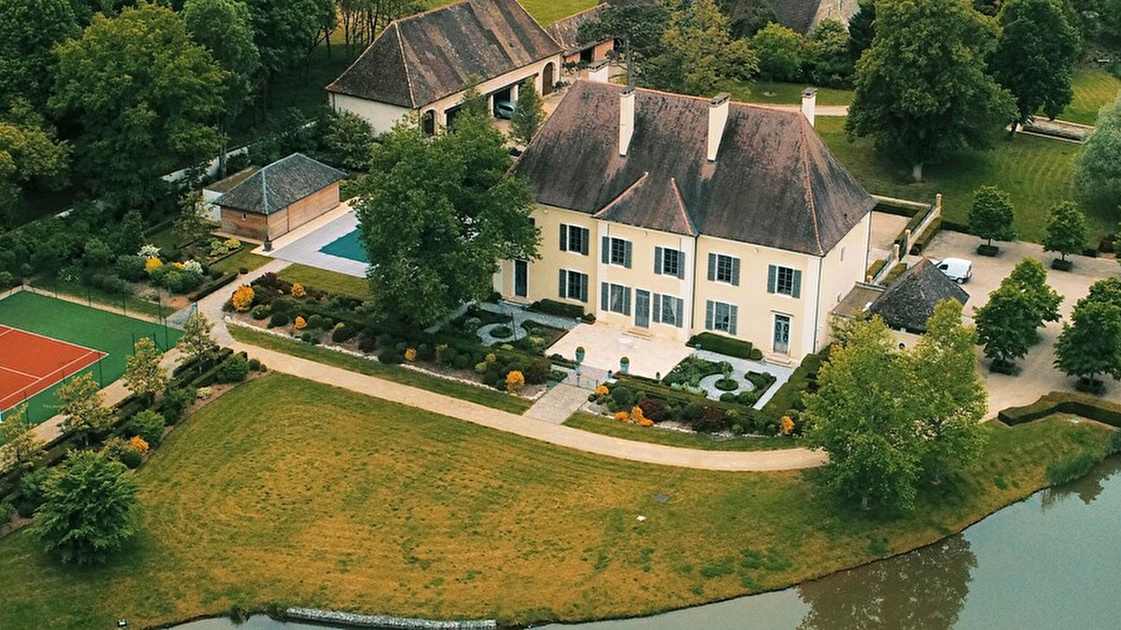 Domaine de l'Abbaye de Maizières  - Le Palais Abbatial