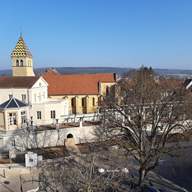 Le kiosque et la roseraie d'Is-sur-Tille