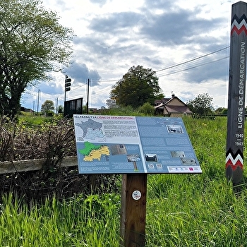Ligne de démarcation - ancien poste de contrôle allemand - Pupitre/Poteau - POUILLOUX