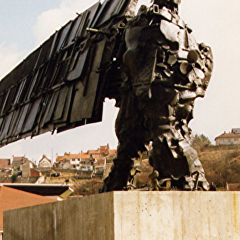 L'Homme du futur, sculpture de César - CLAMECY