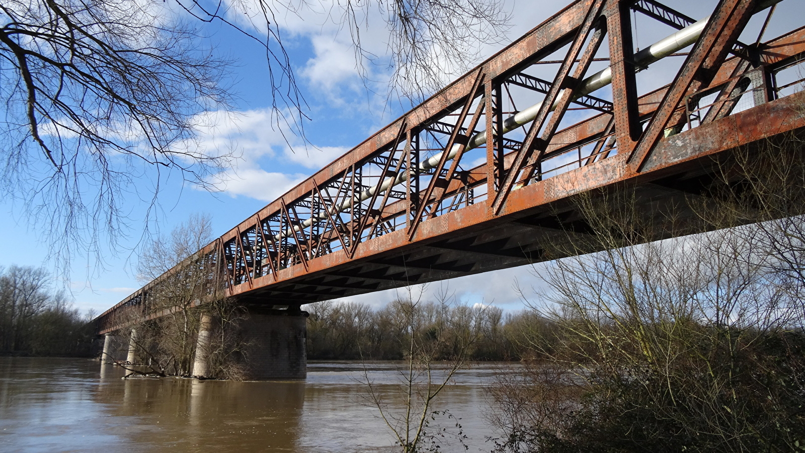 En bord de Loire entre les quais de Cosne et la ferme du Port Aubry