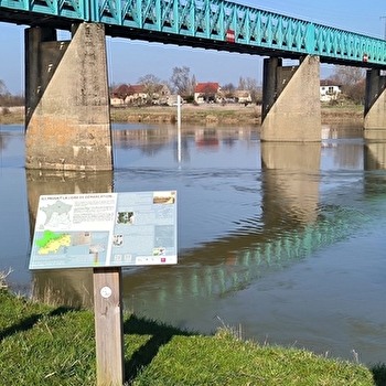 Ligne de démarcation - ancien poste de contrôle allemand - Poteau/Pupitre - GERGY