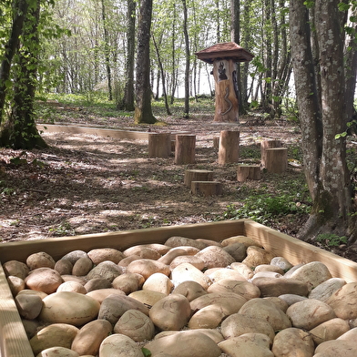 Sentier pieds-nus