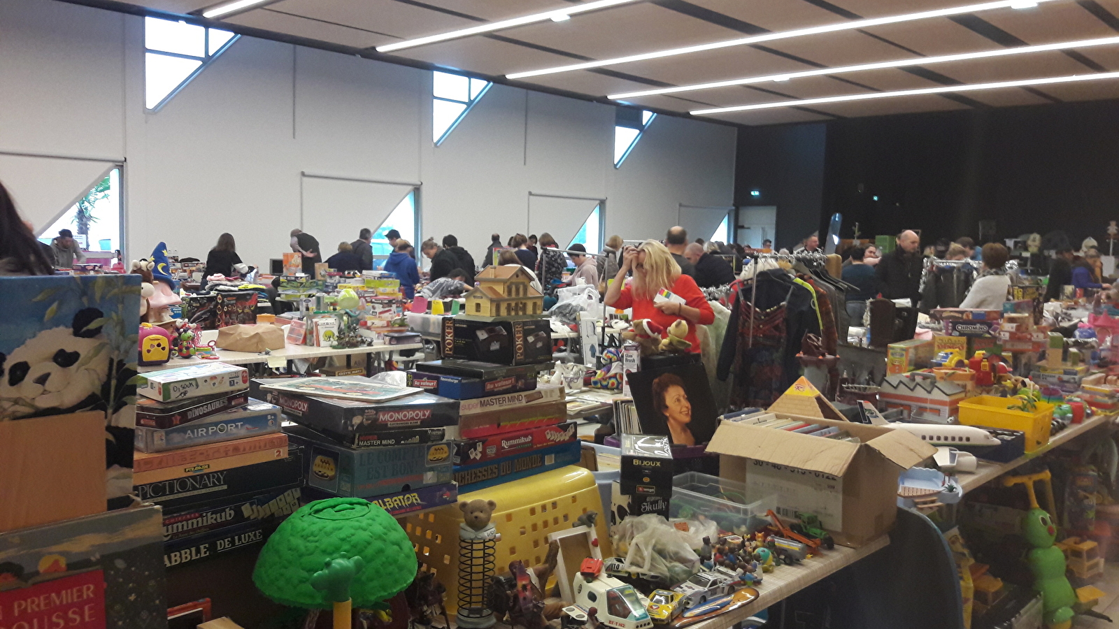 Bourse aux jouets, loisirs et vide dressing