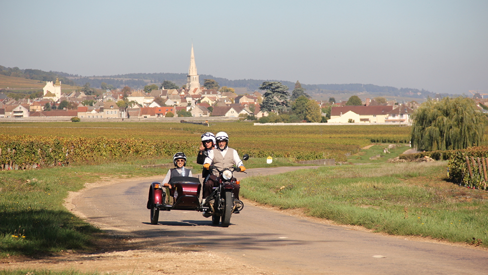 EXCURSION EN SIDE-CAR DANS LE VIGNOBLE - BALADE 'L'ÂME DU TERROIR BOURGUIGNON'- 2H