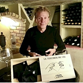 Le toucher du vin par Cyrille Tota - NUITS-SAINT-GEORGES